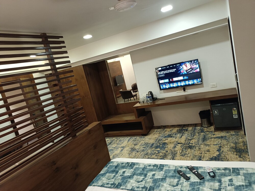 hotel dakshin grandeur