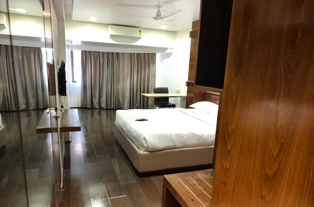 hotel dakshin grandeur