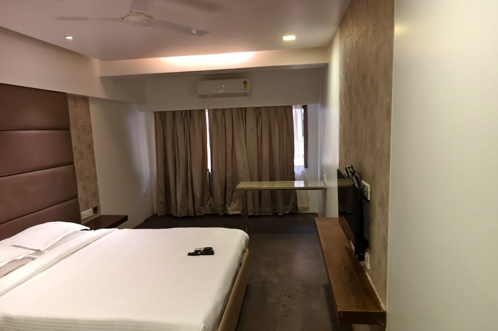 hotel dakshin grandeur