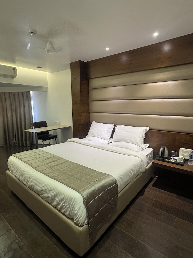 hotel dakshin grandeur