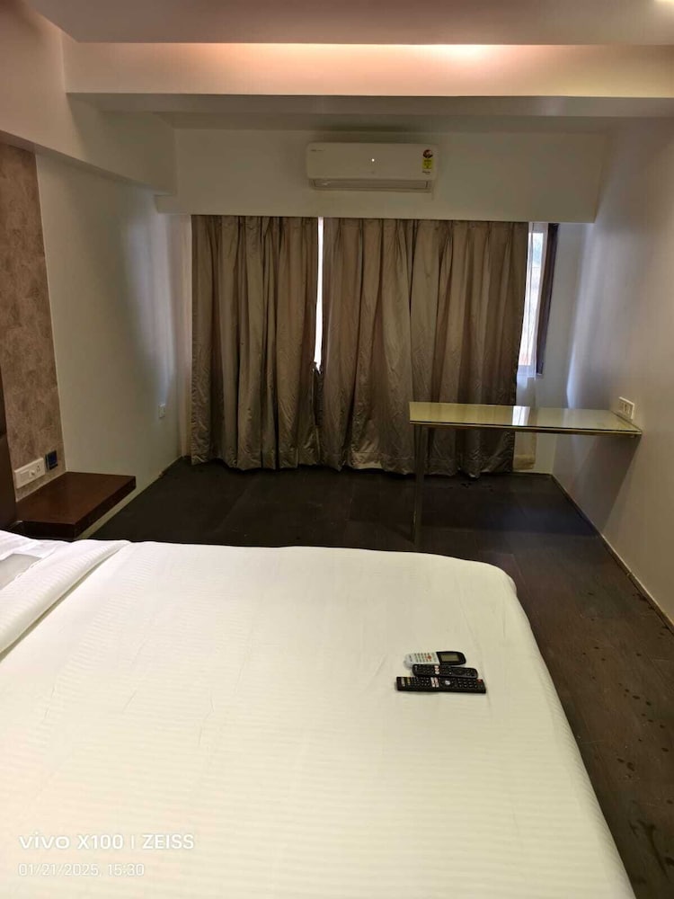 hotel dakshin grandeur