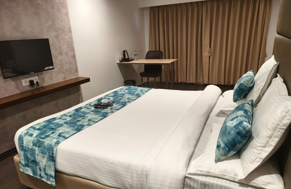 hotel dakshin grandeur