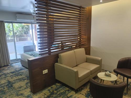 hotel dakshin grandeur