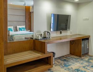 hotel dakshin grandeur