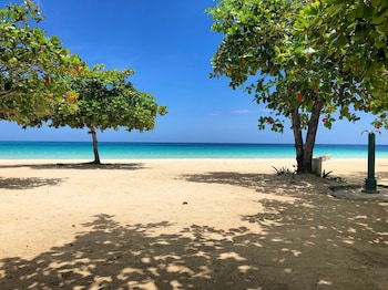 negril beach club condos