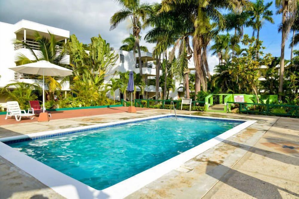 negril beach club condos