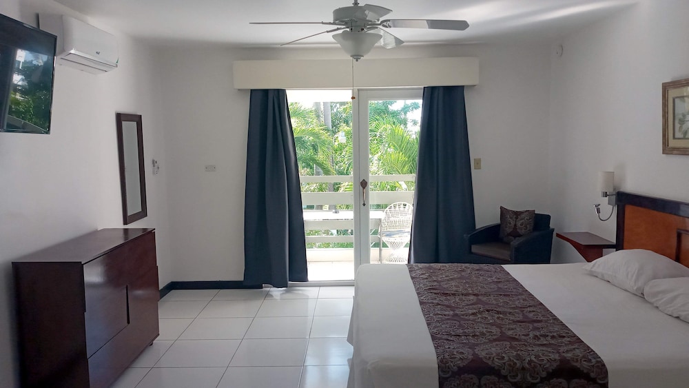 negril beach club condos