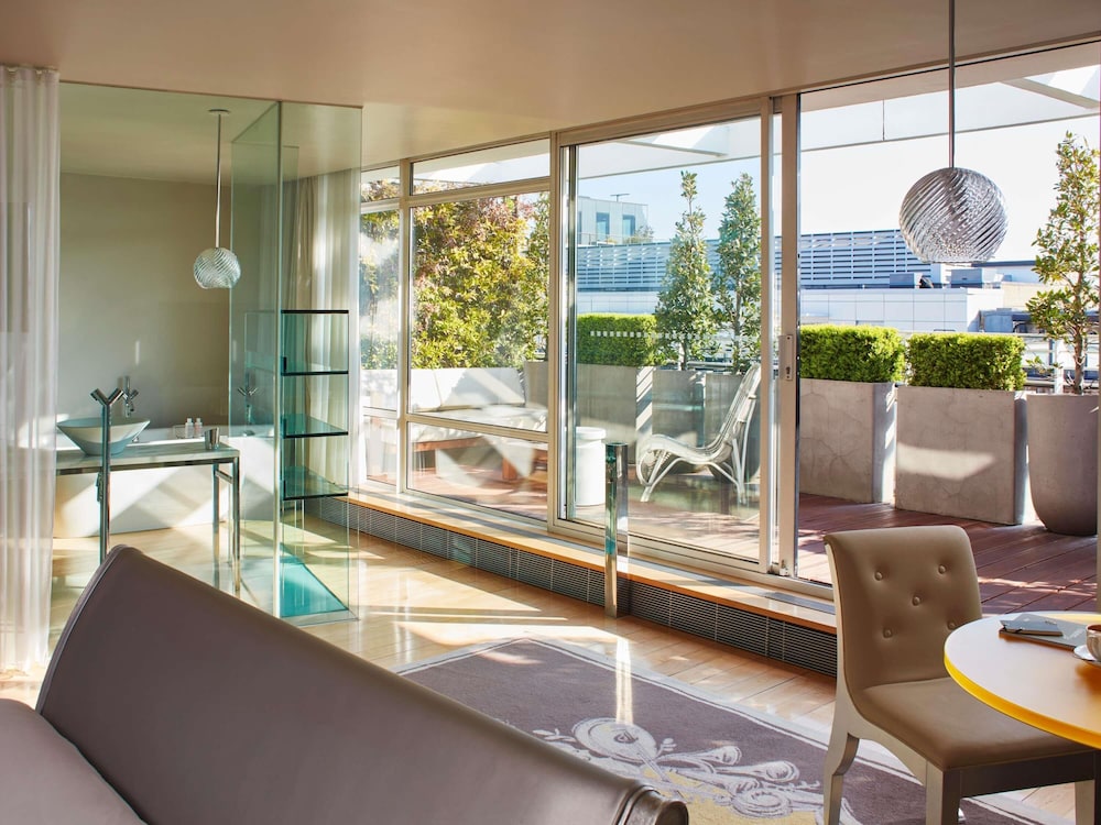 sanderson london