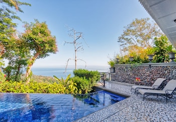 villa caletas