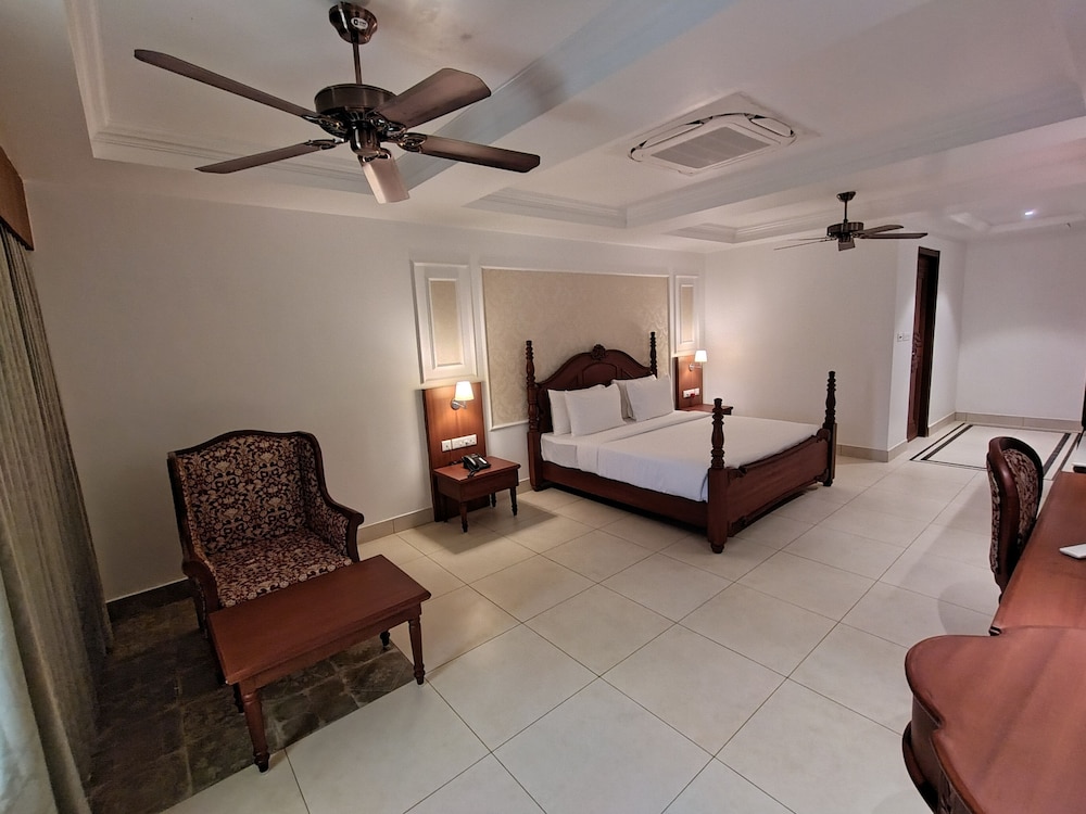 resort titli