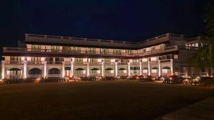 resort titli