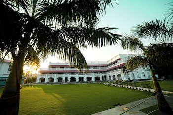 resort titli