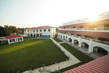 resort titli