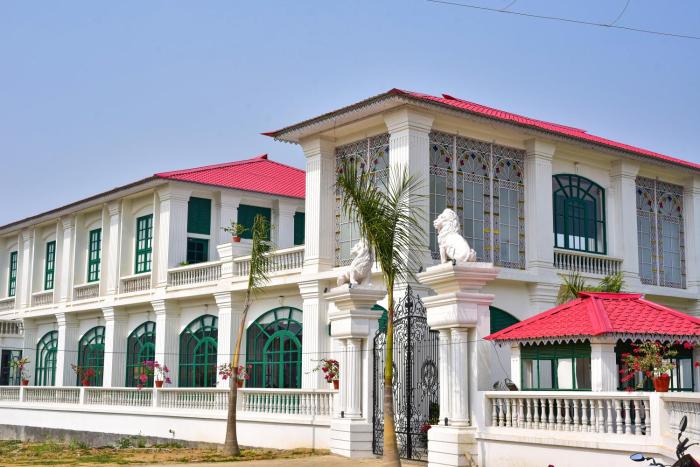 resort titli