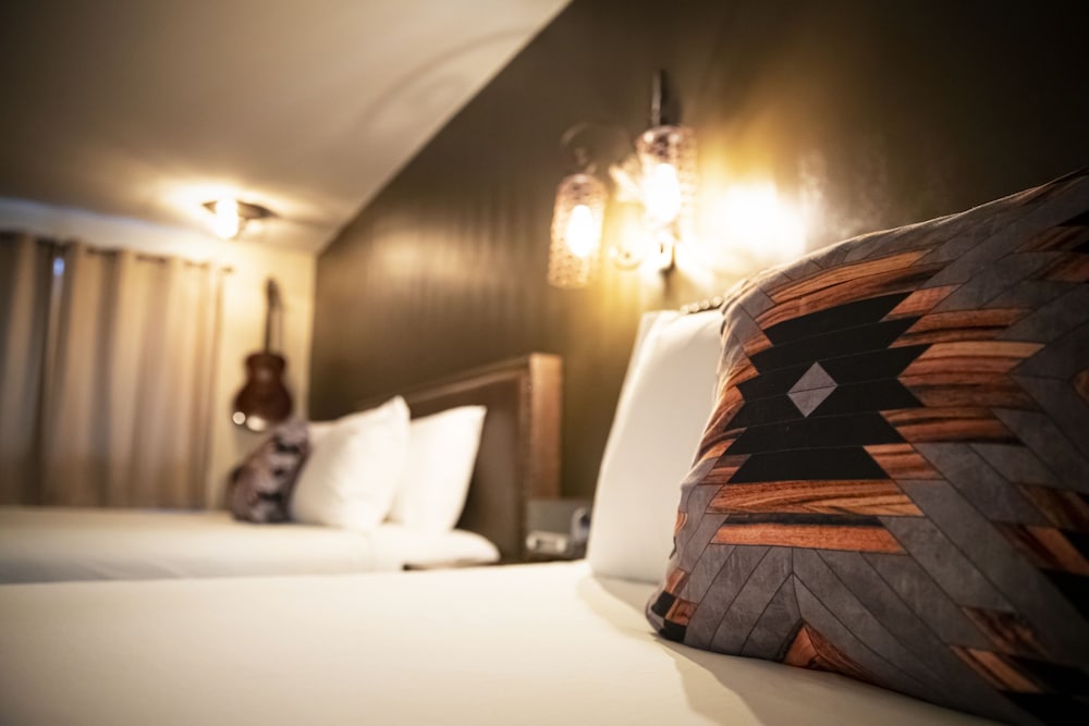 campfire hotel