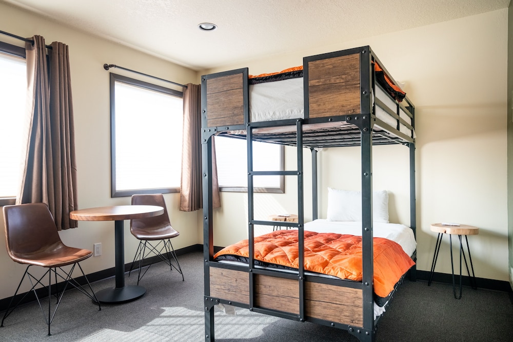 campfire hotel