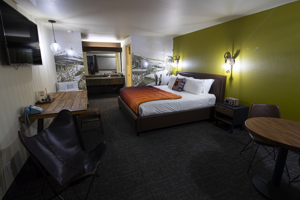 campfire hotel