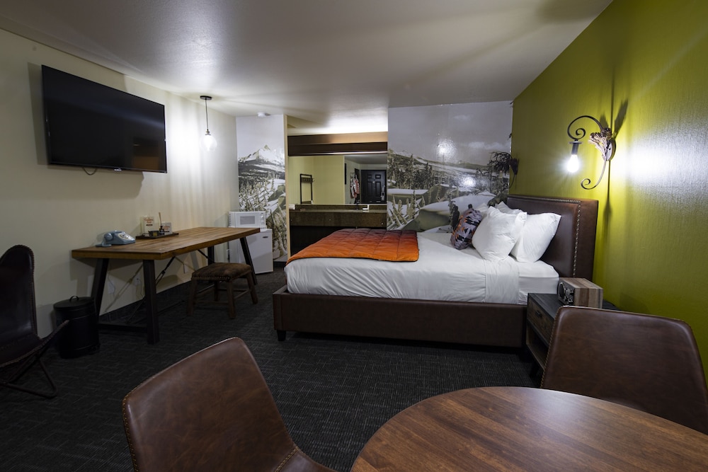 campfire hotel