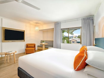 mercure cairns