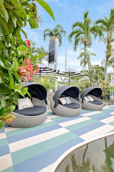 mercure cairns