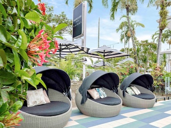 mercure cairns