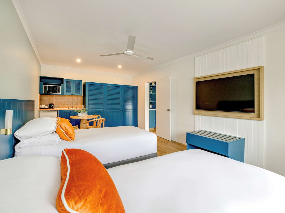 mercure cairns