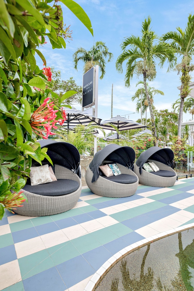mercure cairns