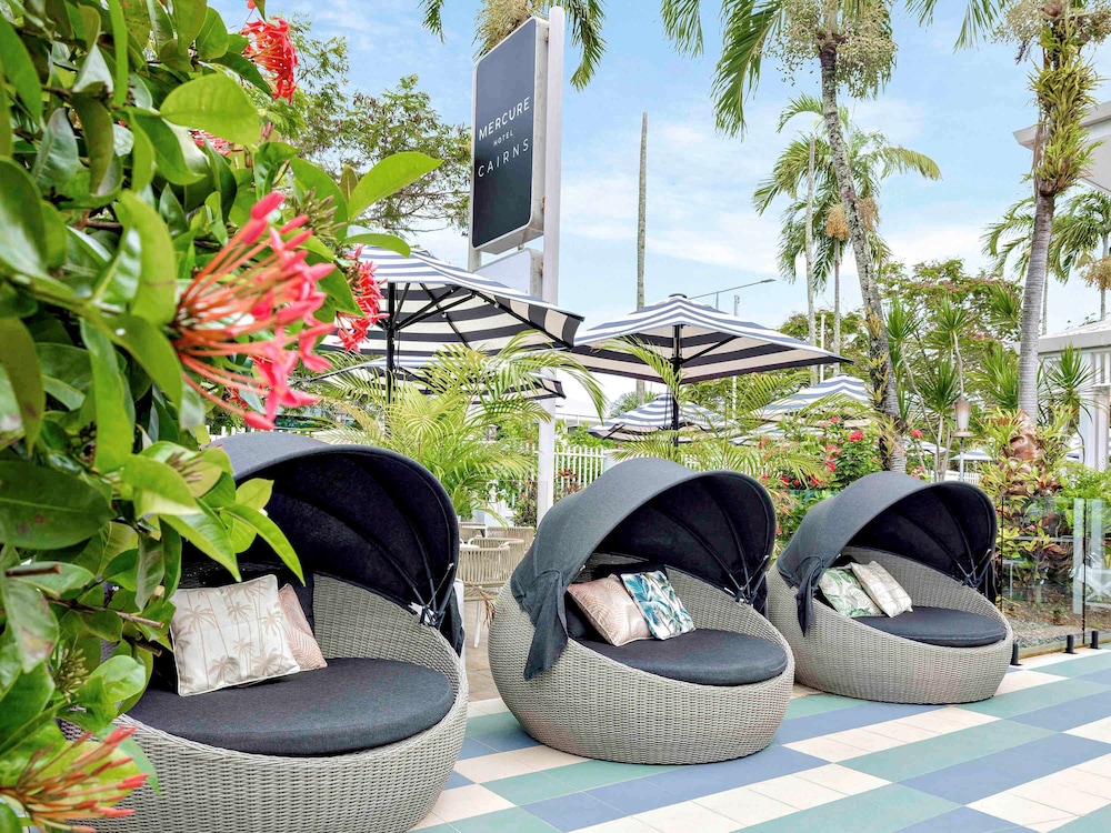 mercure cairns