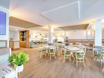 mercure cairns