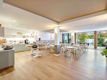 mercure cairns