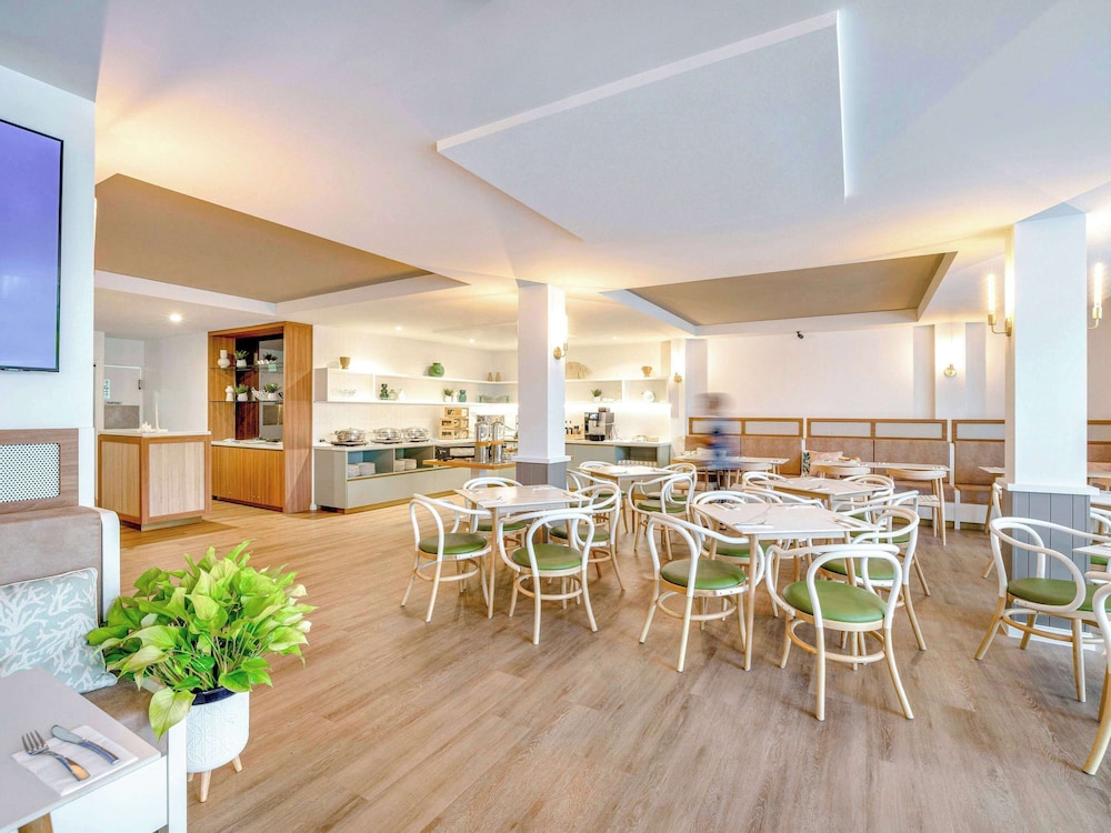 mercure cairns