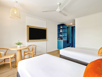 mercure cairns