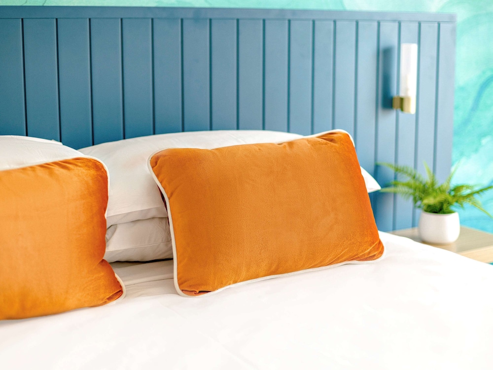 mercure cairns