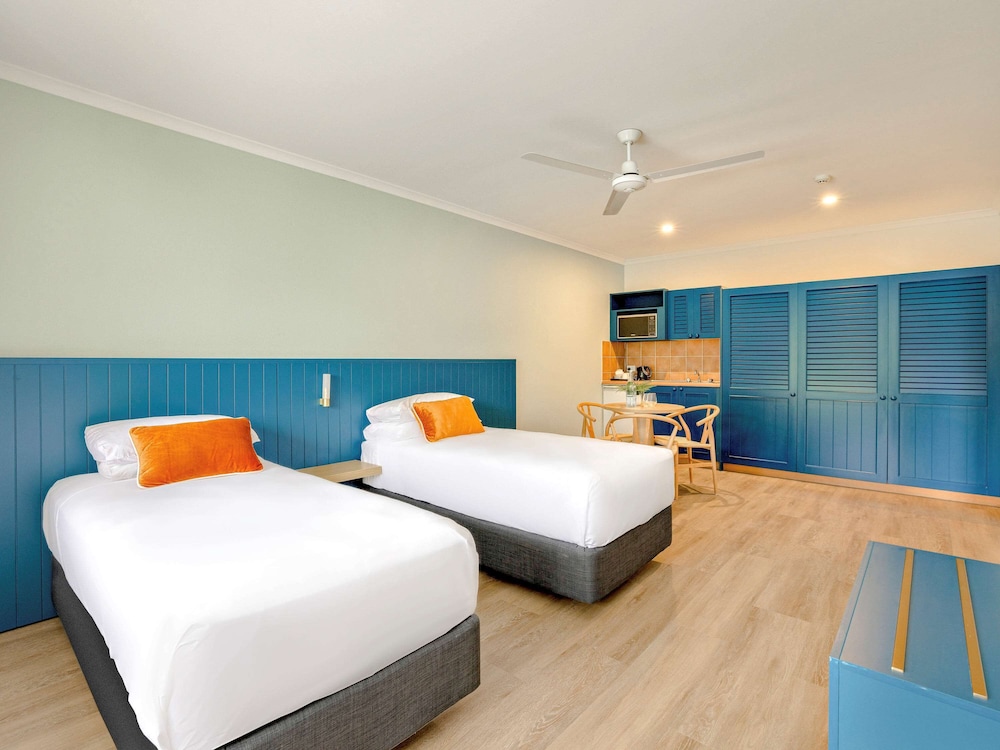 mercure cairns