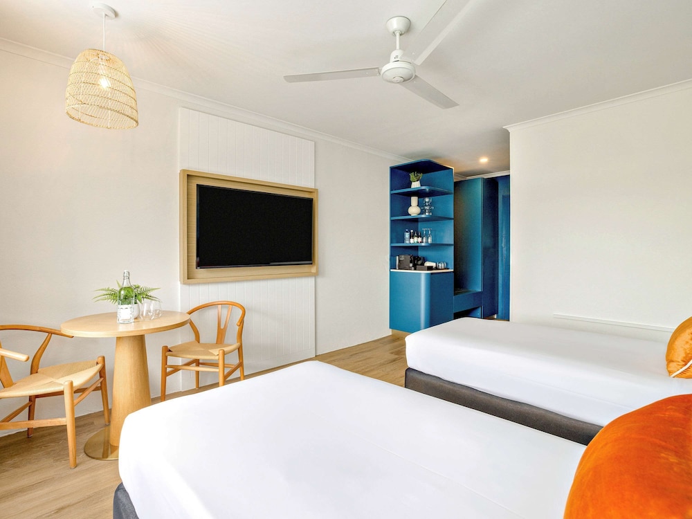 mercure cairns