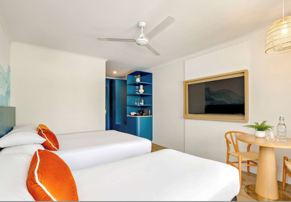 mercure cairns