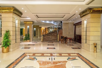 azal pyramids hotel