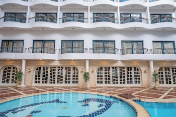 azal pyramids hotel