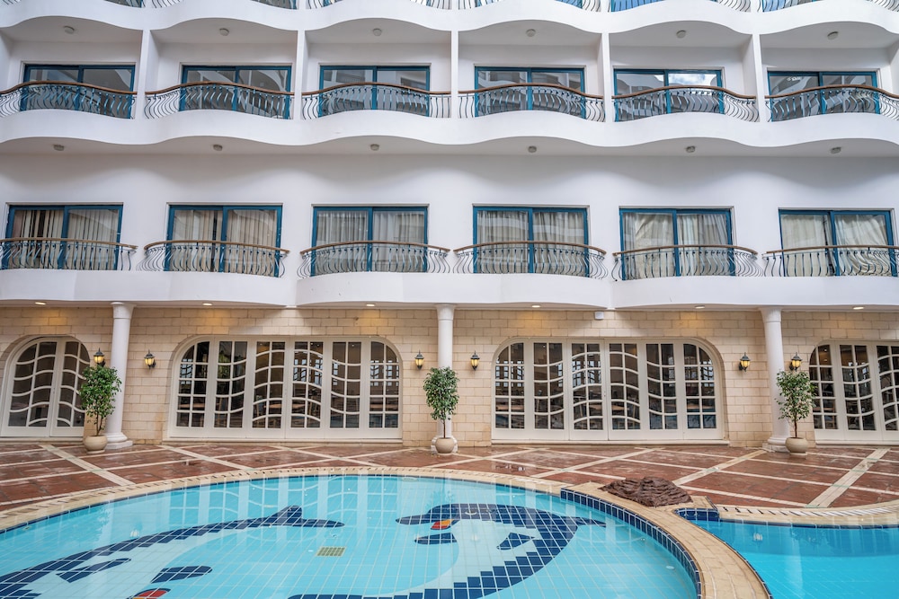 azal pyramids hotel