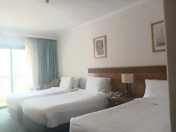 azal pyramids hotel