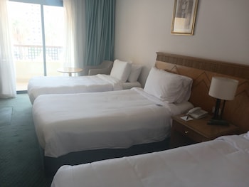 azal pyramids hotel