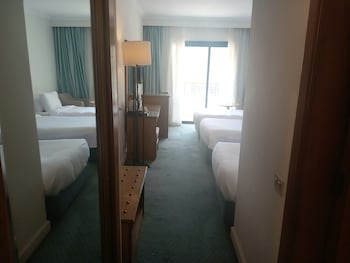 azal pyramids hotel