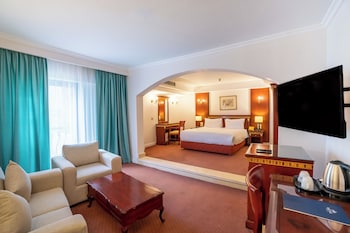 azal pyramids hotel