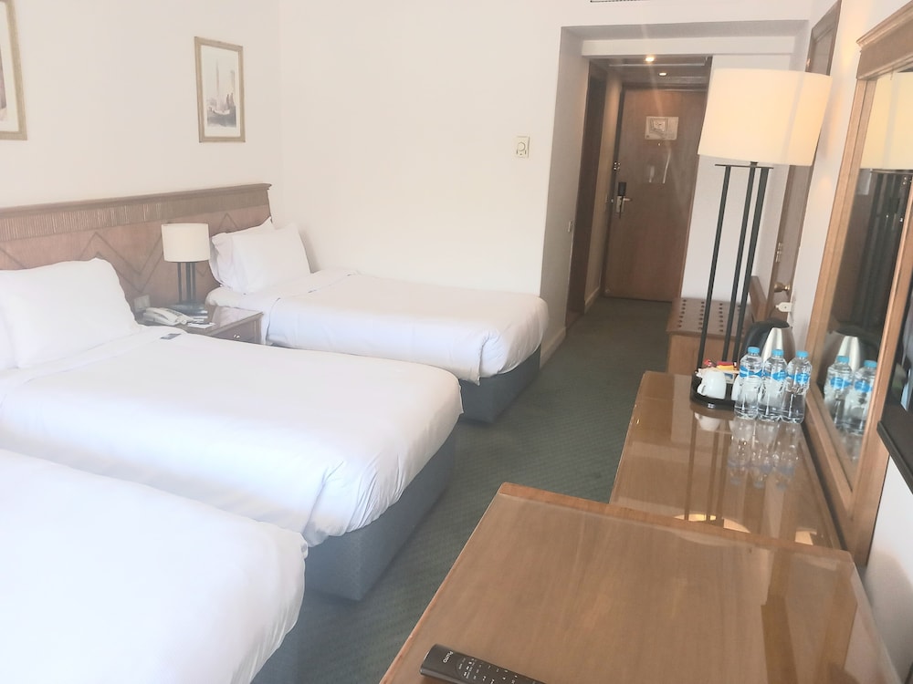 azal pyramids hotel