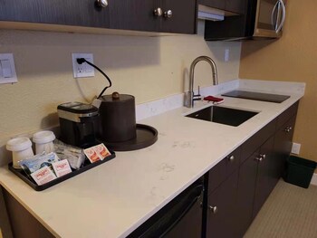 abercorn inn vancouver airport