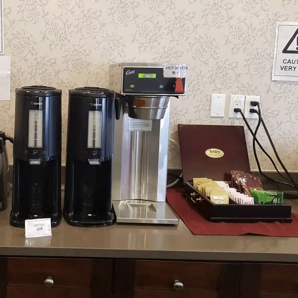 abercorn inn vancouver airport