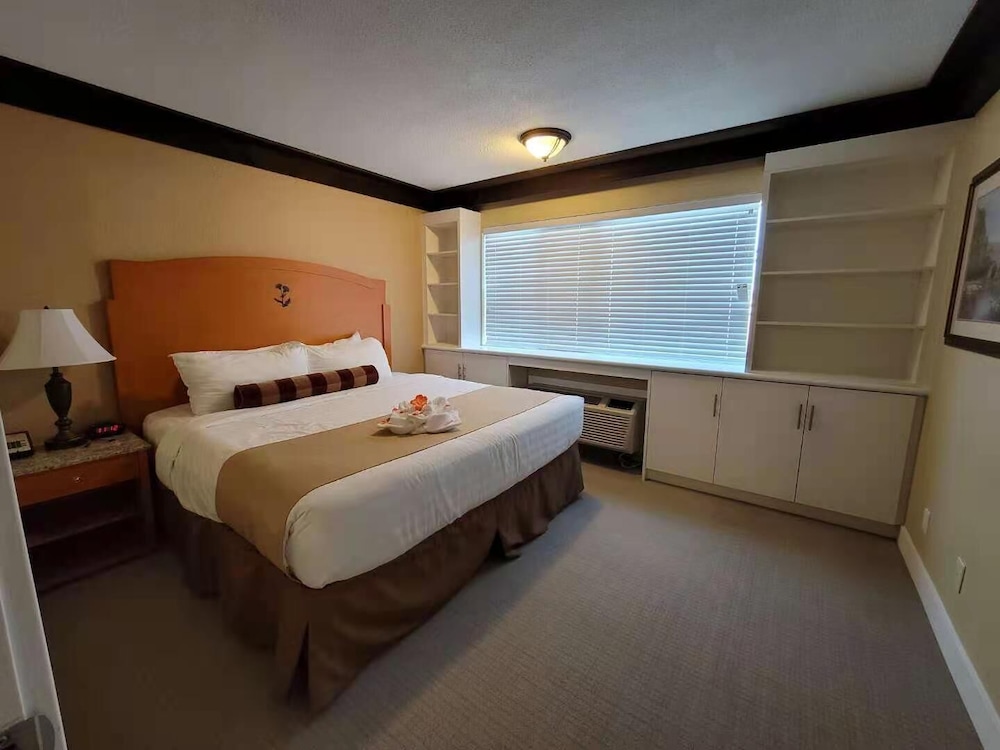 abercorn inn vancouver airport