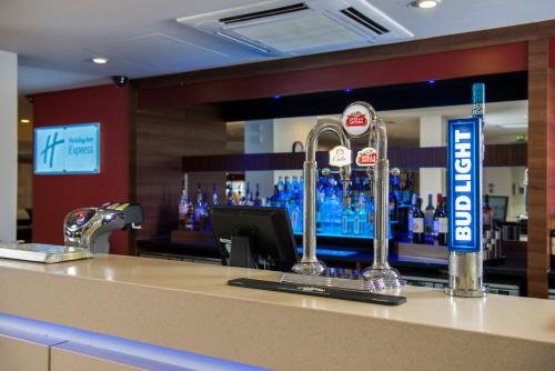 holiday inn express east midlands airport