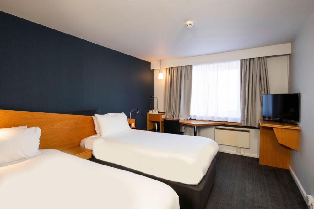 holiday inn express east midlands airport