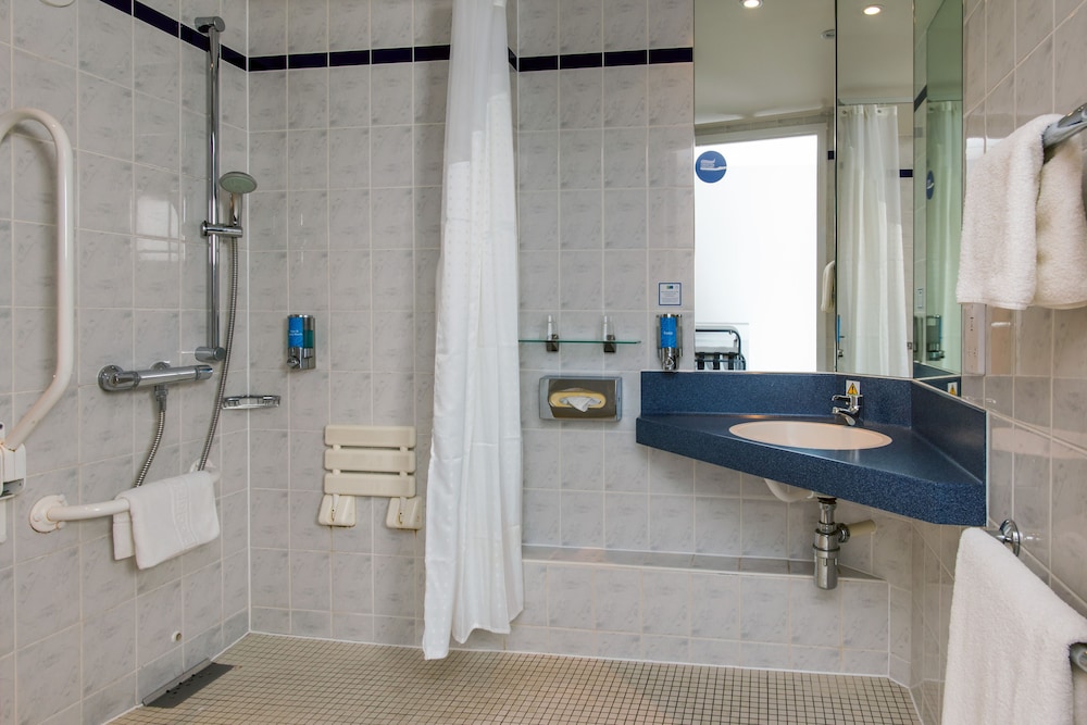 holiday inn express east midlands airport